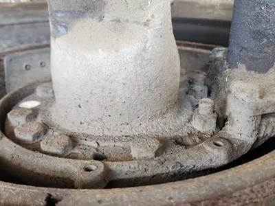 HUB PILOT NA Hub for a 1987 International F-2574