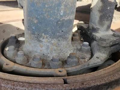 HUB PILOT NA Hub for a 1987 International F-2574