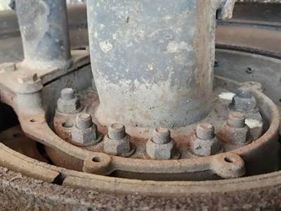 HUB PILOT NA Hub for a 1987 International F-2574