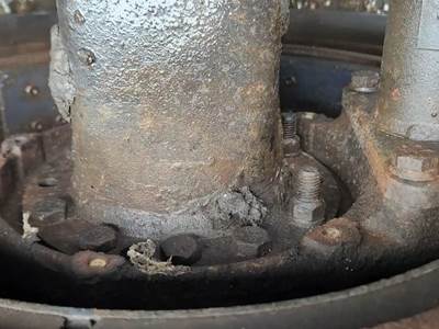 HUB PILOT NA Hub for a 1982 International F-2554