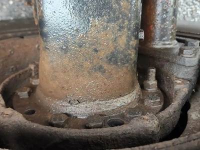 HUB PILOT NA Hub for a 1982 International F-2554