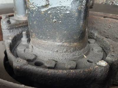 HUB PILOT NA Hub for a 1982 International F-2554