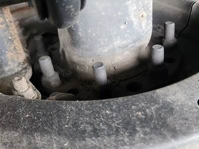 HUB PILOT NA Hub for a 2020 Mack Anthem