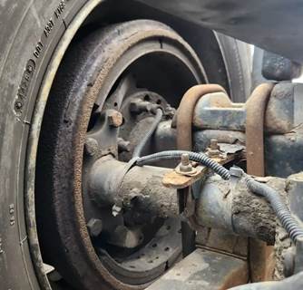 HUB PILOT NA Hub for a 2011 Freightliner M2 106