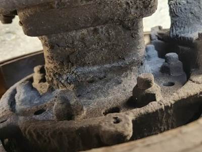 HUB PILOT NA Hub for a 2007 Freightliner Columbia 120