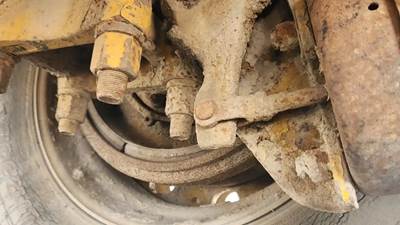 HUB PILOT NA Hub for a 2001 Peterbilt 357