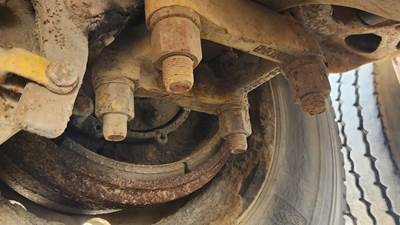 HUB PILOT NA Hub for a 2001 Peterbilt 357