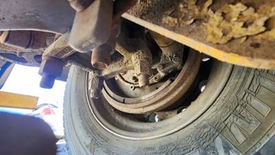 HUB PILOT NA Hub for a 2001 Peterbilt 357