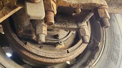 HUB PILOT NA Hub for a 2001 Peterbilt 357