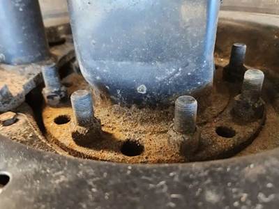 HUB PILOT NA Hub for a 2022 Mack Anthem