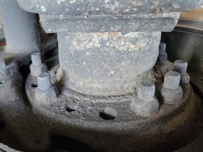 HUB PILOT NA Hub for a 2007 Freightliner Columbia 120