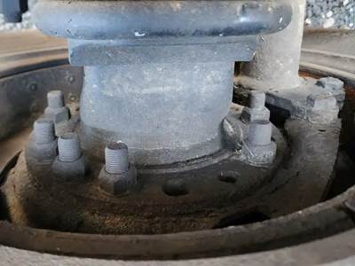 HUB PILOT NA Hub for a 2007 Freightliner Columbia 120