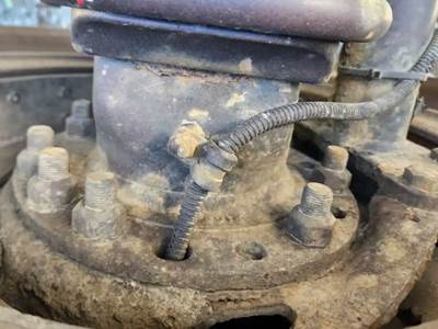 HUB PILOT NA Hub for a 2007 Freightliner Columbia 120