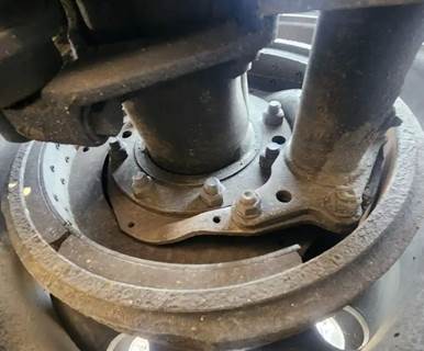 HUB PILOT NA Hub for a 2001 Kenworth W900