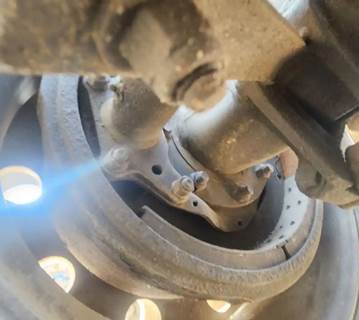 HUB PILOT NA Hub for a 2001 Kenworth W900