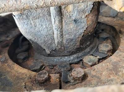 HUB PILOT NA Hub for a 2011 Ford F-750