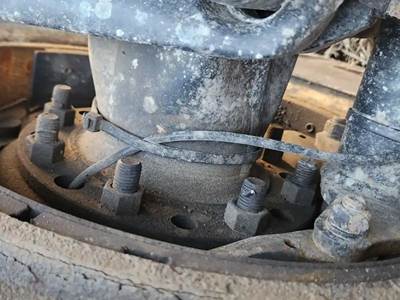 HUB PILOT NA Hub for a 2017 Peterbilt 365