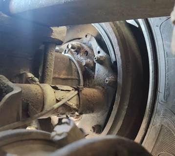 HUB PILOT NA Hub for a 2016 Peterbilt 567