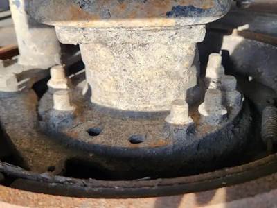 HUB PILOT NA Hub for a 2007 Freightliner Columbia 120