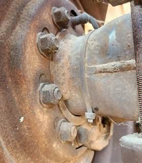 HUB PILOT NA Hub for a 1998 Isuzu FTR