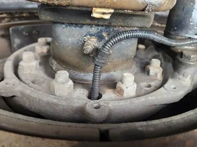 HUB PILOT NA Hub for a 2007 Freightliner Columbia 120