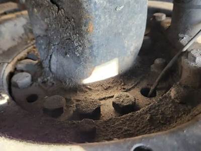 HUB PILOT NA Hub for a 2005 Sterling L9500