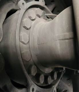 HUB PILOT NA Hub for a 2003 International 4400