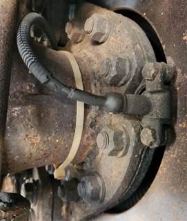 HUB PILOT NA Hub for a 2004 GMC C7500