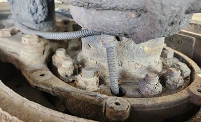 HUB PILOT NA Hub for a 2007 Freightliner M2 106