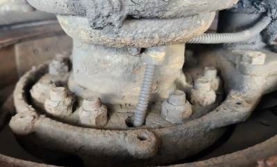 HUB PILOT NA Hub for a 2007 Freightliner M2 106