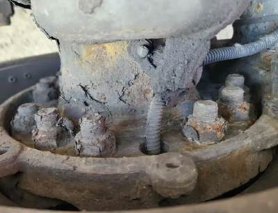 HUB PILOT NA Hub for a 2006 Freightliner M2 106