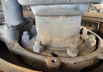 HUB PILOT NA Hub for a 2008 Freightliner FLD120SD Glider