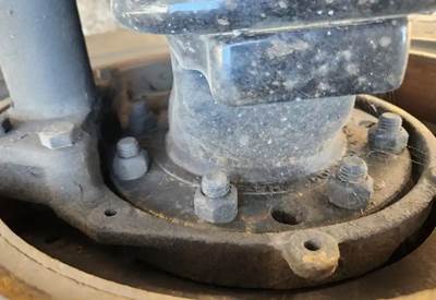 HUB PILOT NA Hub for a 2008 Freightliner FLD120SD Glider