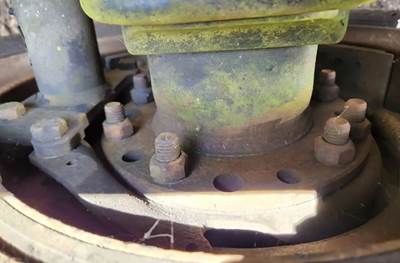 HUB PILOT NA Hub for a 2004 Freightliner Columbia 120