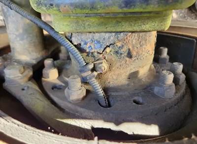 HUB PILOT NA Hub for a 2004 Freightliner Columbia 120