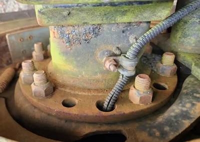 HUB PILOT NA Hub for a 2004 Freightliner Columbia 120