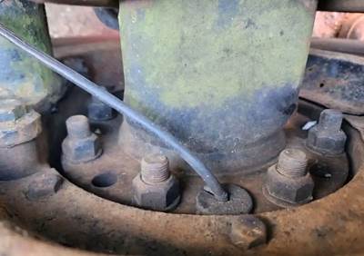 HUB PILOT NA Hub for a 2006 Mack CXN613