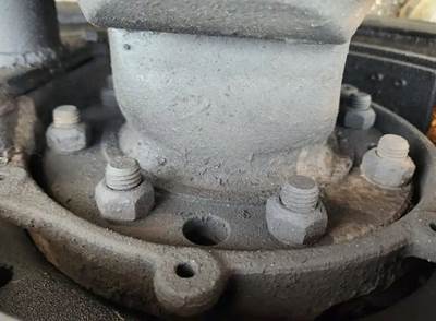 HUB PILOT NA Hub for a 1996 Freightliner FL70