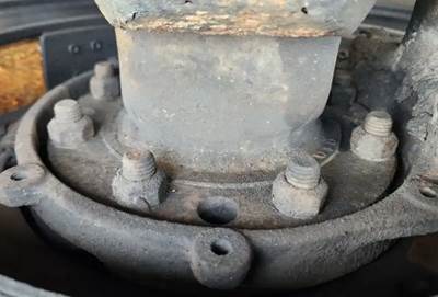 HUB PILOT NA Hub for a 1996 Freightliner FL70