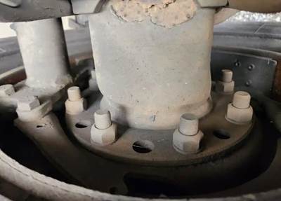 HUB PILOT NA Hub for a 2005 Volvo VNL