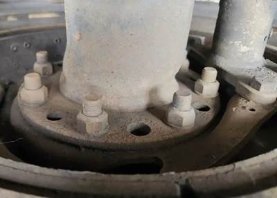 HUB PILOT NA Hub for a 2005 Volvo VNL