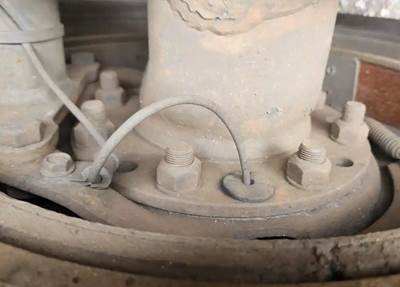 HUB PILOT NA Hub for a 2005 Volvo VNL