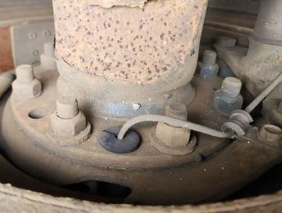 HUB PILOT NA Hub for a 2005 Volvo VNL