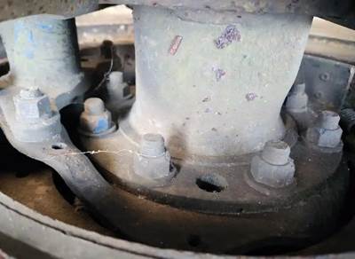 HUB PILOT NA Hub for a 1996 Peterbilt 378