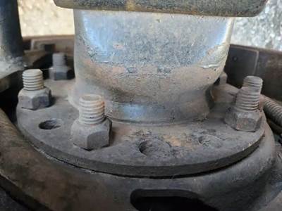 HUB PILOT NA Hub for a 2003 Freightliner Columbia 120