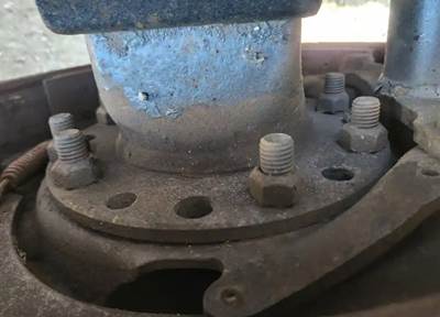 HUB PILOT NA Hub for a 2003 Freightliner Columbia 120