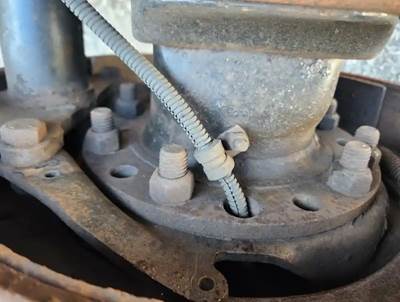 HUB PILOT NA Hub for a 2003 Freightliner Columbia 120