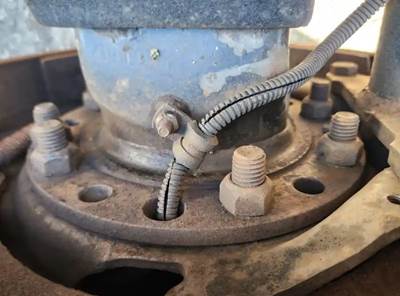 HUB PILOT NA Hub for a 2003 Freightliner Columbia 120