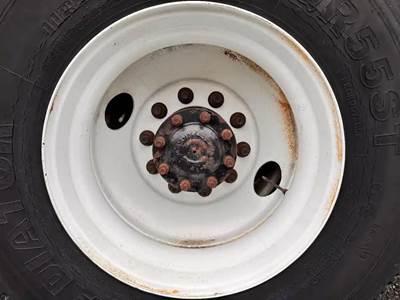 HUB PILOT NA Hub for a 2007 Freightliner M2 106