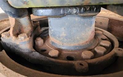 HUB PILOT NA Hub for a 2000 International 9400